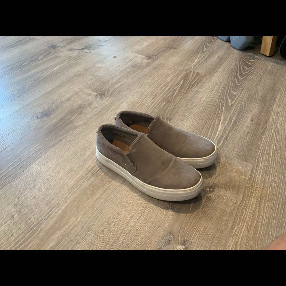 Women’s Steve Madden size 7 platform slip on sneakers